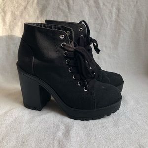 Canvas platform heeled boot